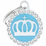 Myfamily Glam Strass ID-merke med krone lyseblå